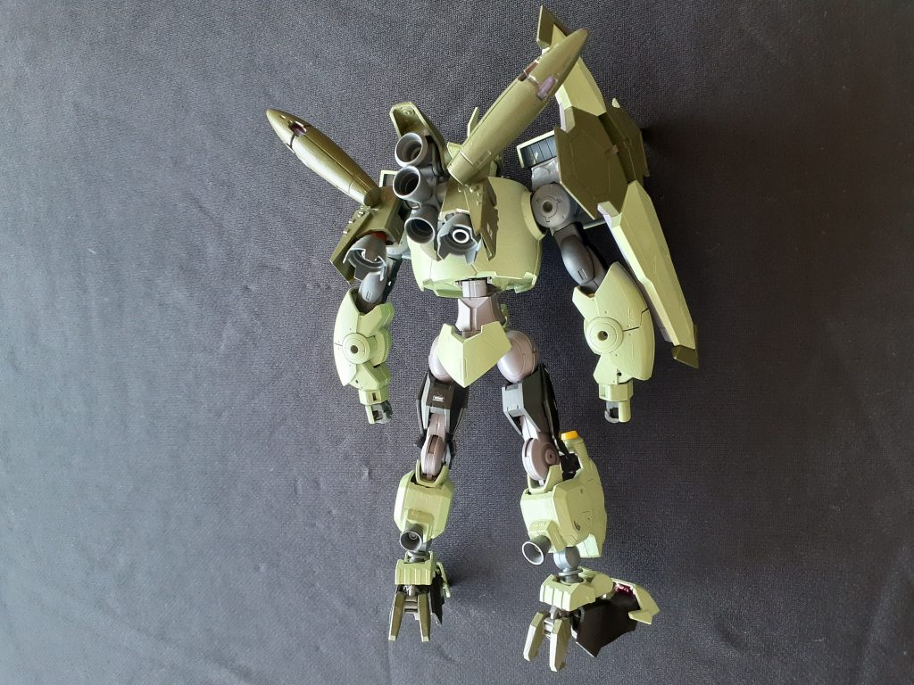 背面。バックパックはバーニア盛って、小振りだけど雰囲気は似たかなぁ、と。