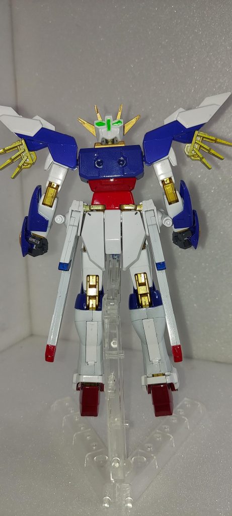 肘や膝は諦めてゴールドで塗装しました