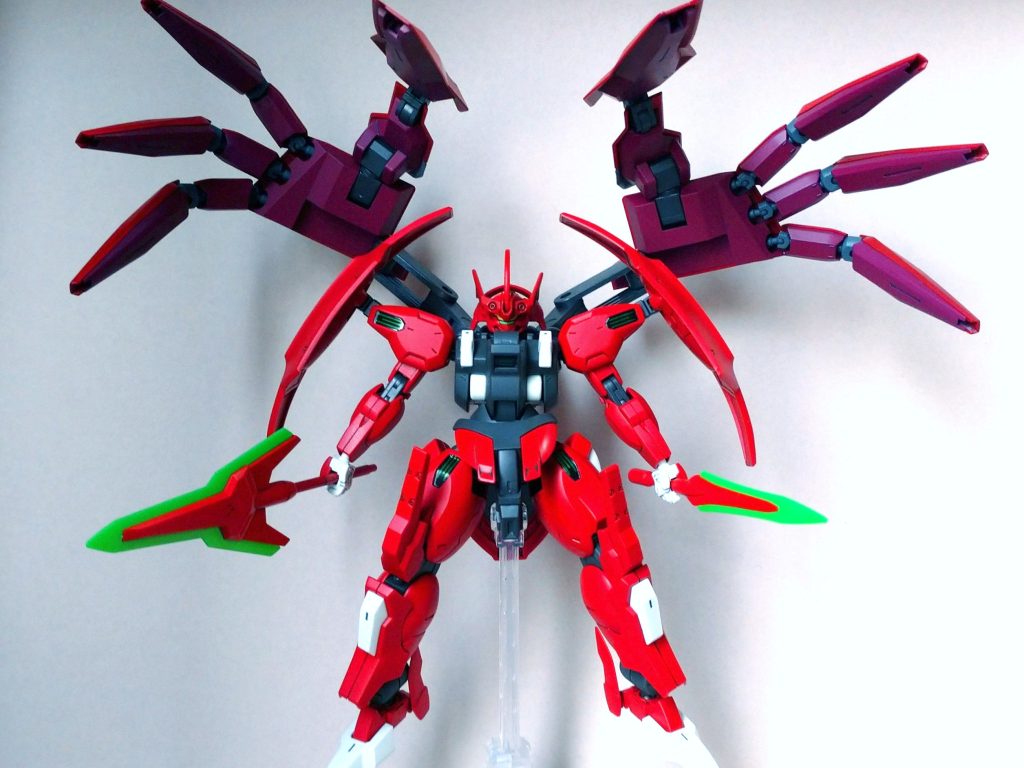 ビッグアームを展開すると大迫力！概ねやりたいことが出来て満足度の高いものに成りました！ダリルバルデのドローンも含めて遠隔兵器が多数あるのでそのうちビット兵器を浮かせられるような台座も用意してあげたいですねぇ。