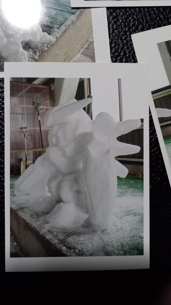 ガンダム雪像–3枚目/制作者：パイルばんかー