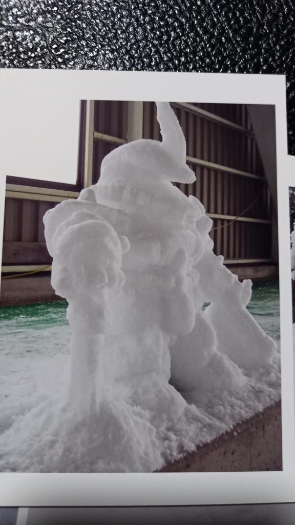 ガンダム雪像–4枚目/制作者：パイルばんかー