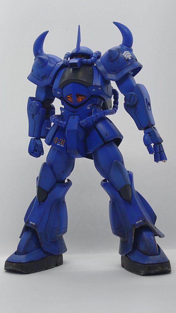 リヴァイブ版グフを基本に、グフ・カスタムの足首、オリジン版プロトタイプの肩と太腿をミキシングしています。プロポーションもちょこちょこ弄っております。