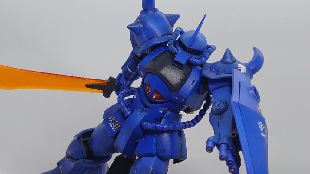 オリジン版のデカールや、ジオン軍デカールを使って、ランバ・ラル用のYMS-07Bにしてみました。