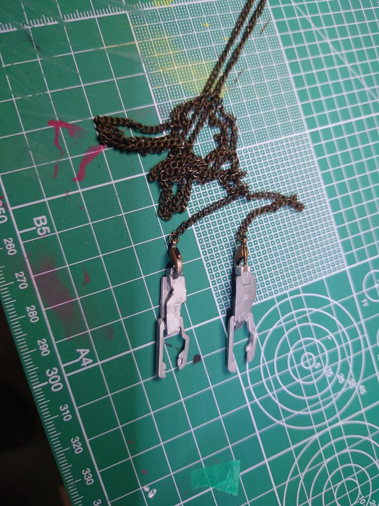 シザーアンカーもチェーンに付け替えて、プラバンで隠してシルバー塗装!我ながらうまく行ったかと思いました