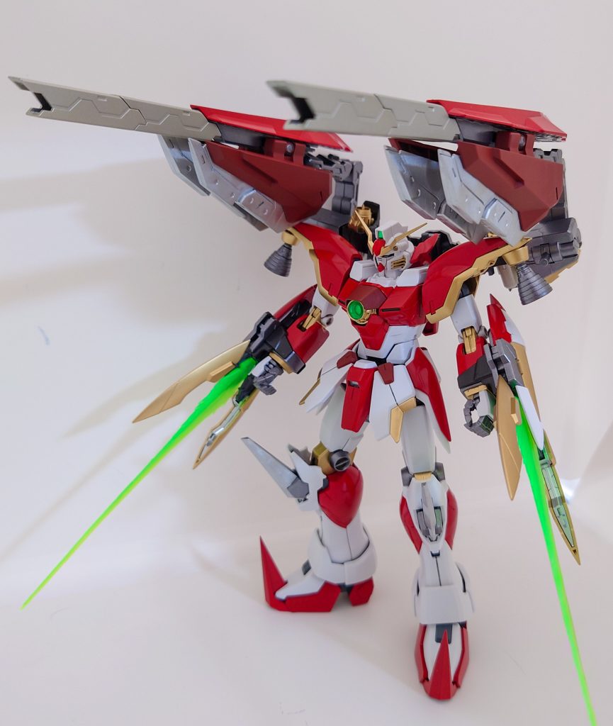 武装その3ウイングバインダーキャノン作品は違いますが、フリーダムガンダムをイメージしてバックパックのウイングバインダーにキャノンを仕込んでみました。