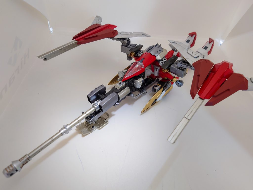 可変機設定ですので、バード形態になれます!シルエットはウイングガンダムに近いです。