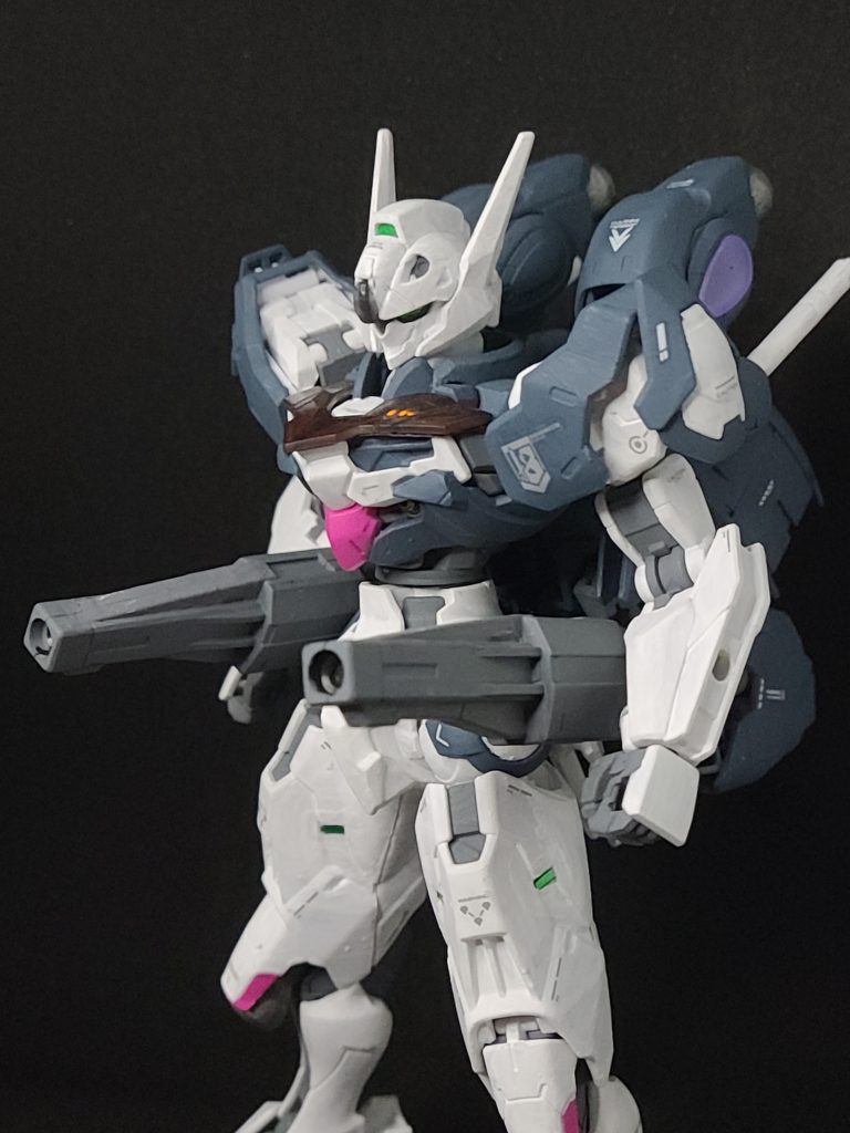 後ろのキャノン砲は、元々ルブリスのバックパックの一部が稼働できるようになっているので、その部分を利用して攻撃時に動かせるようにしています。