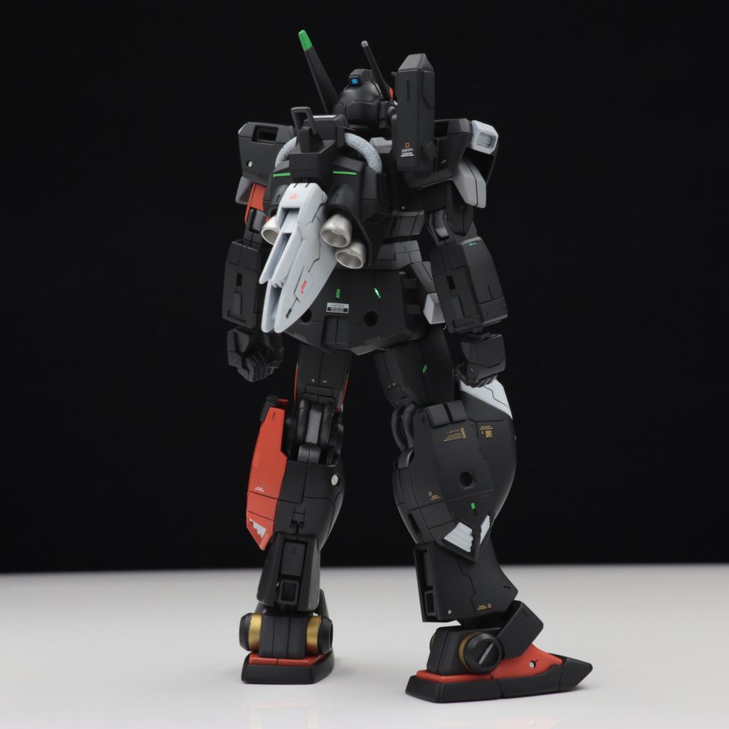 武装のデッドウェイト化を防ぐため、着脱も可能。塗装とデカールはアシンメトリーにしてみました。