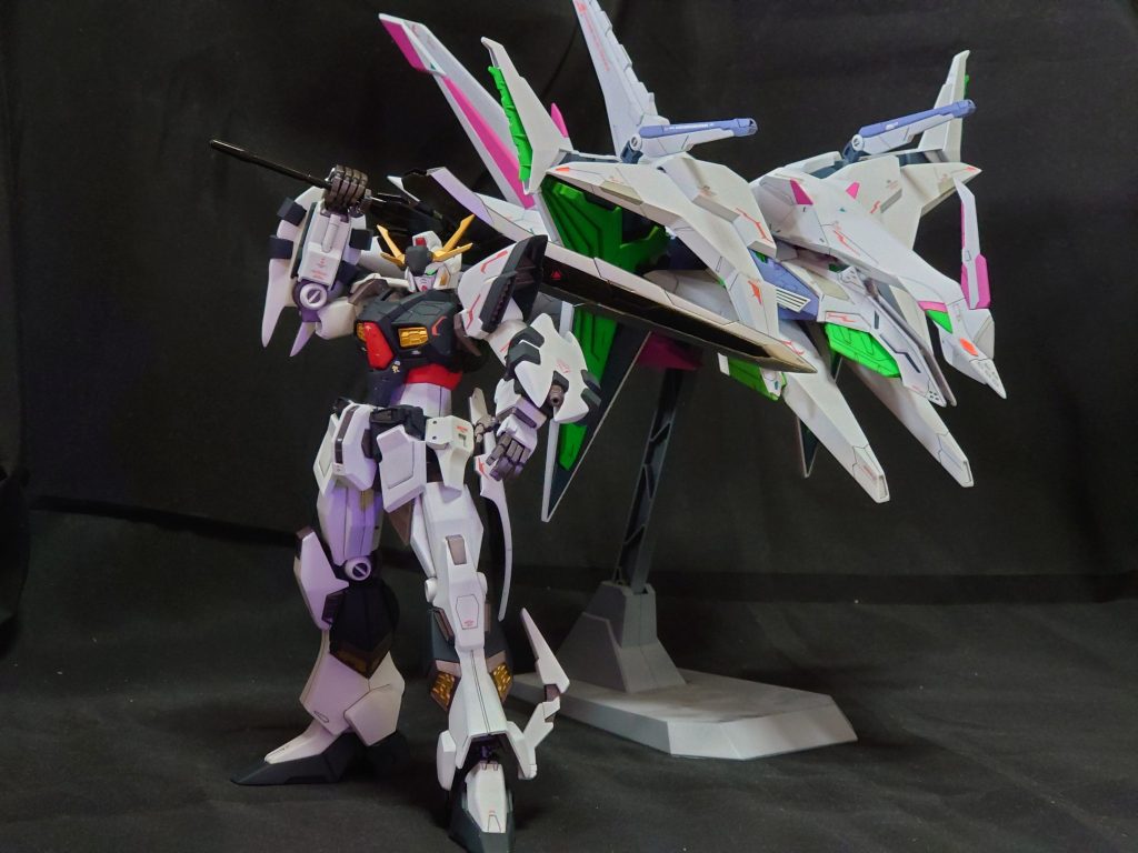 オデュッセウスは頭部小改造整形、肩MGエピオン流用、腹部延長、腰前垂れ大型化、ウェポンコンテナ形状変更、1/100用エモーションマニピュレータ