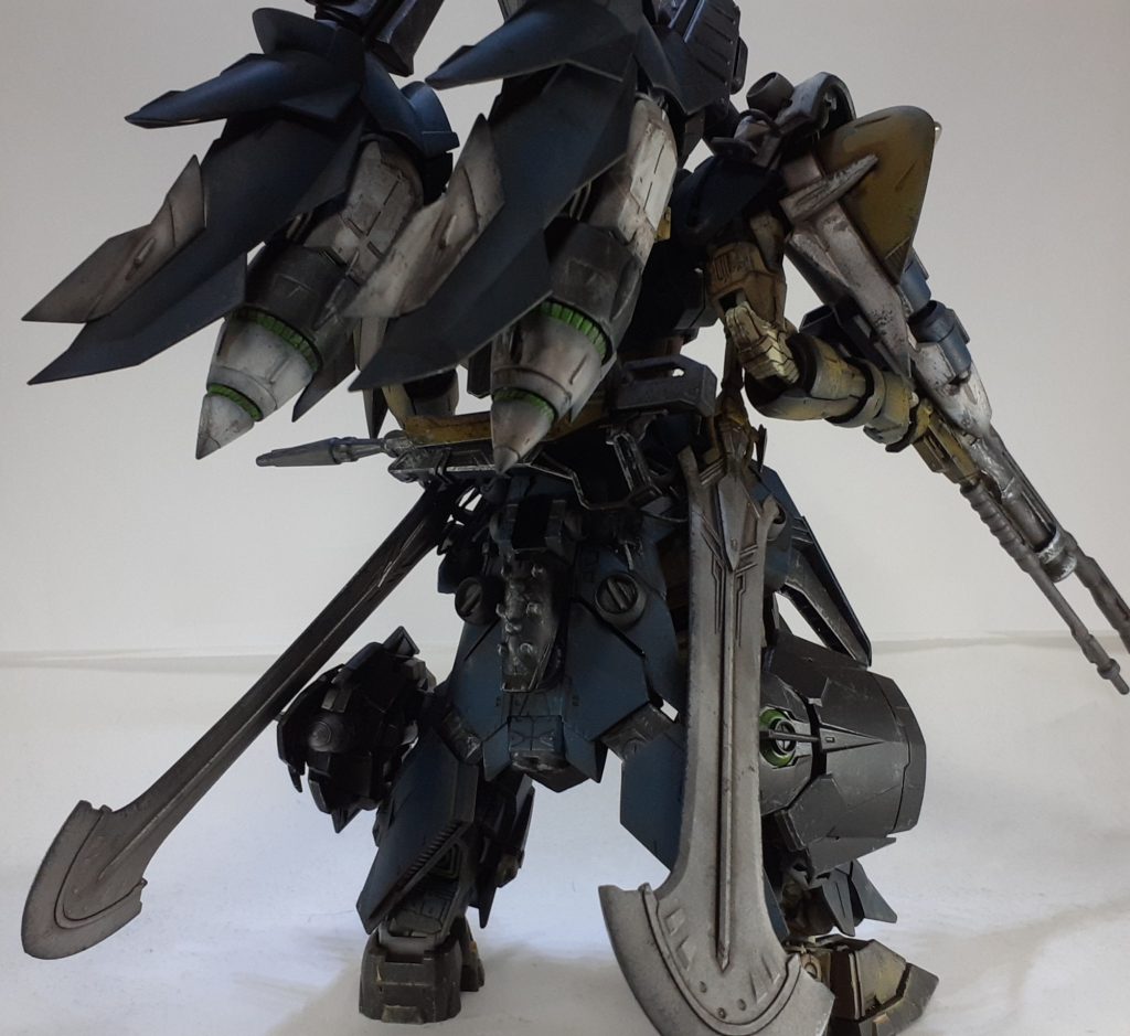 腰まわりはかなりゴツくしてみました！