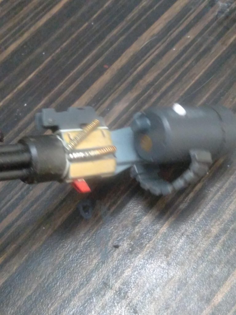 I used the cables from an ibo gundam frame leg for the hoses on the side