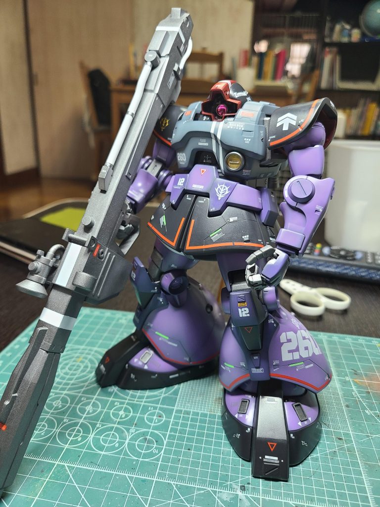 汚し前の状態。この状態も結構好きです。ビームバスーカですが、2日かけて合わせ目消ししたのに塗装した後に合わせ目が出てきてしまいガッカリ。塗料のシンナー成分が接着面を溶かしてしまったのかな。今後要注意したいです。