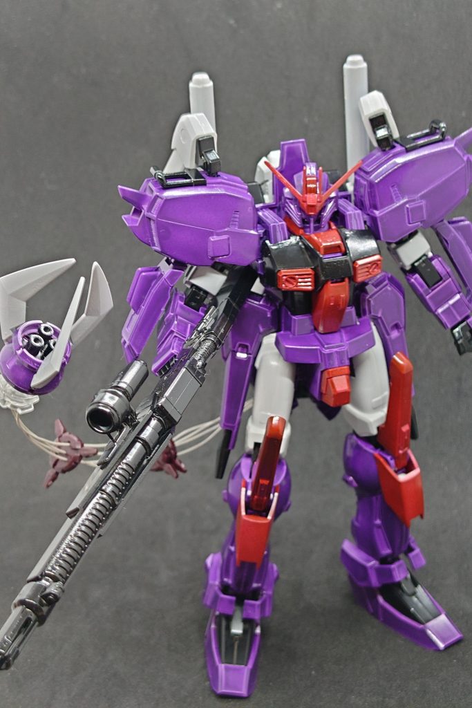 アンジェロと言えばイメージカラーの紫もありますがやはりインコムも欠かせませんね！Sガンダムもインコムがあるのでそれに寄せているのも理由です！