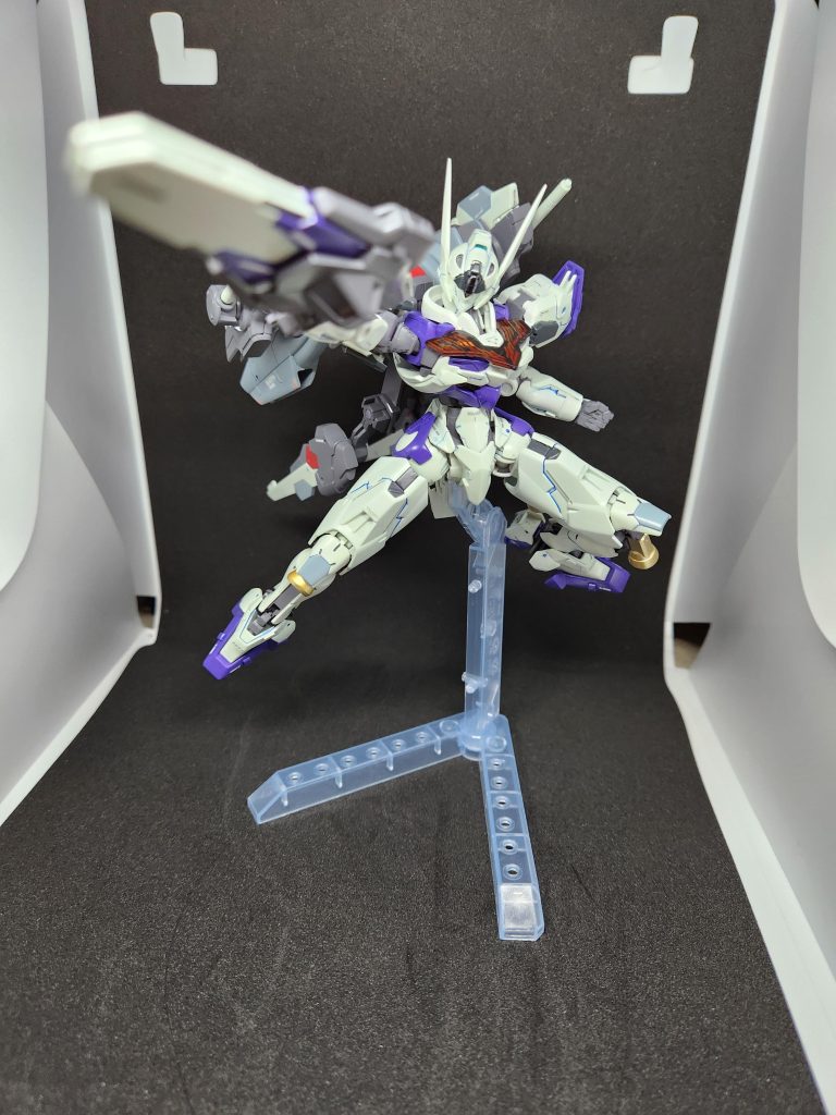 シード撃ちしてみました！もう少し角度の問題がありますが、塗装剥げが怖い...デカールは水星の魔女のガンダムデカールを使用！うるさすぎないようにまとめたつもりです！