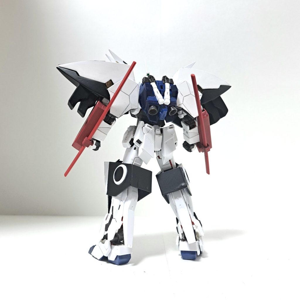 ユニコーンガンダム (アームドアーマーLB装備) ※宇宙世紀に相応しい設定か否かは無視しています名の通りの鎧を纏うように造られたアームドアーマーLB。 それを装着したユニコーンガンダムは、両肩部アーマー内の大型ジェネレーターと両膝部アーマー内の小型ジェネレーター計4基によってNT-D状態に近い性能で戦闘可能。