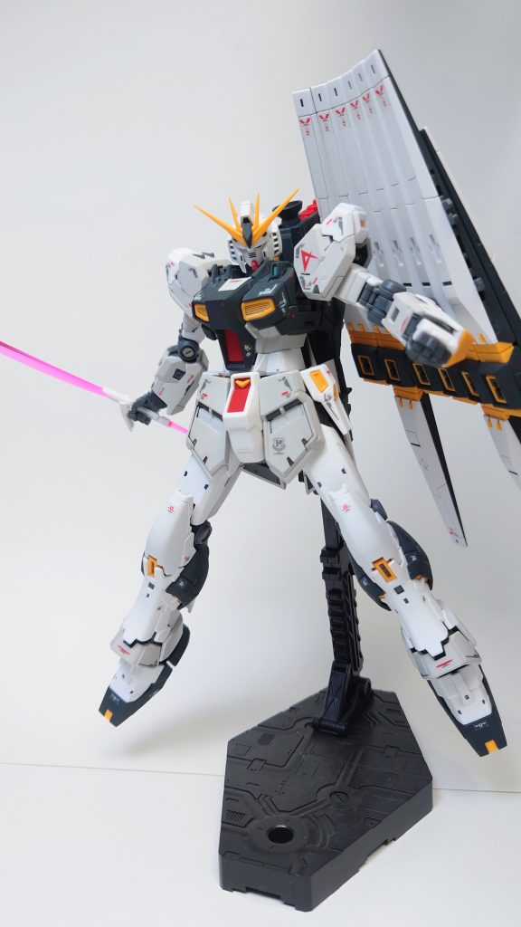 ビームサーベル抜刀で1枚。