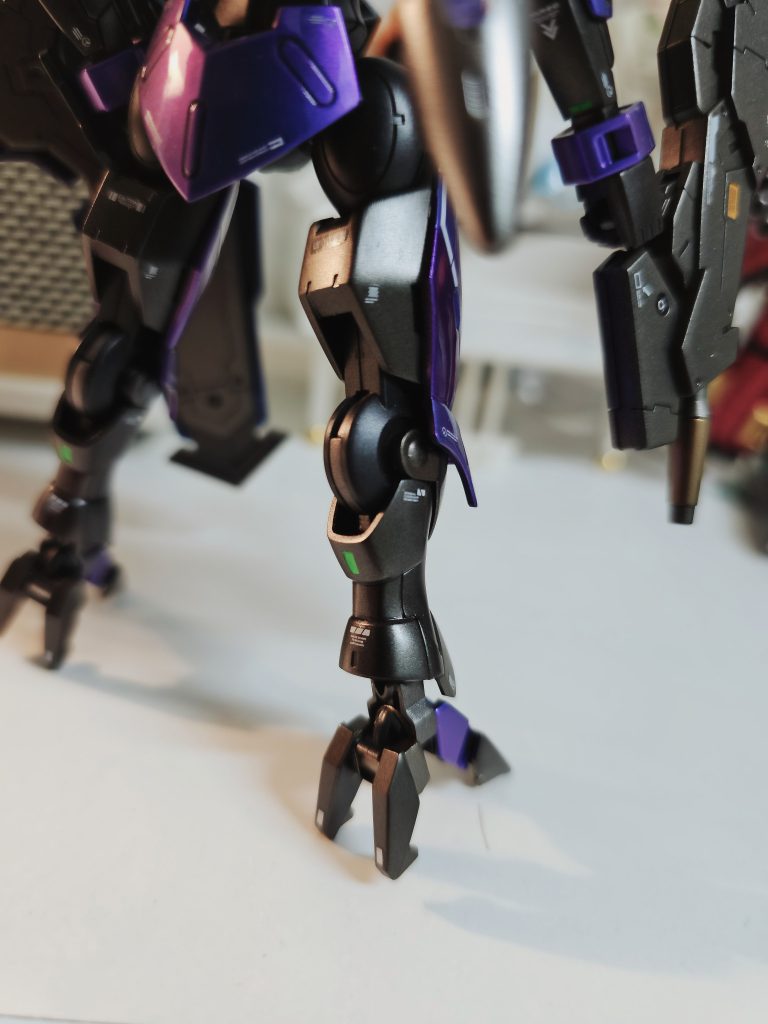 건메타의 칼라도 실은 전부 투톤 칼라의 분할이 되어 있다.