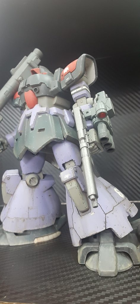 追加武装としてグフカスタムから、三連のやつを拝借しました。