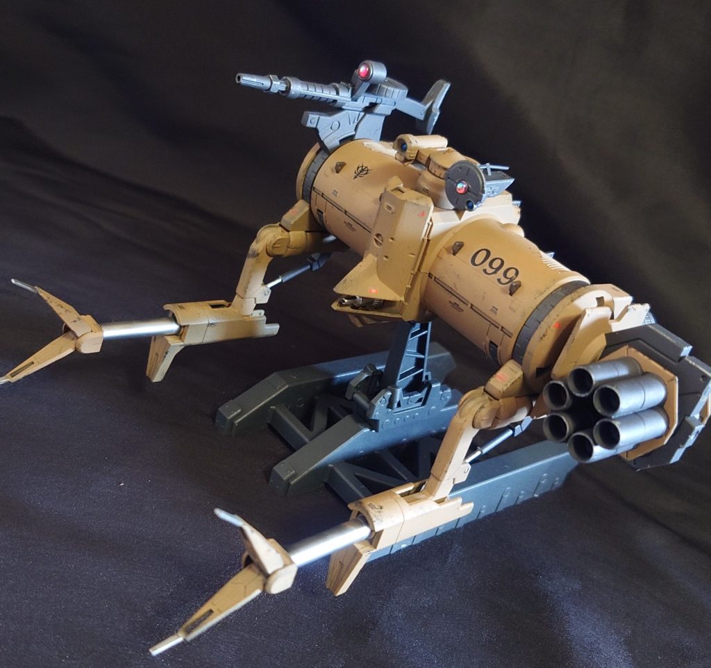 以下説明文より抜粋一年戦争末期、ジオン公国軍の戦況悪化に伴って「決戦兵器」と称し緊急開発した駆逐モビルポッドで、運動性能や装備の柔軟性など総合的な戦闘力は、計算上ではボールを凌ぐと言われる。