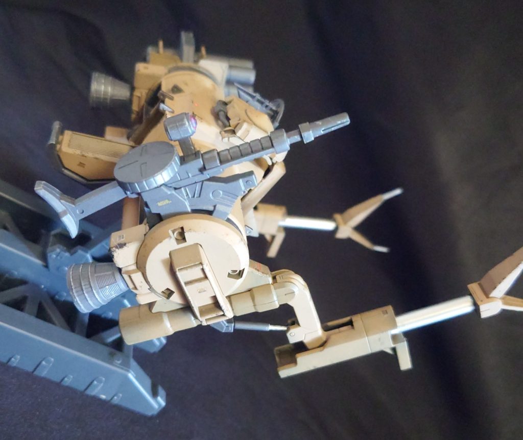 ザクマシンガン、ザクバズーカどちらかを選んで装着できます。