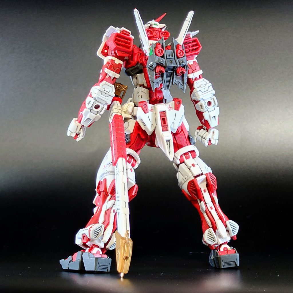 部分塗装とスミ入れ、つや消しトップコートしてます。ガーベラストレートに関してはメッキが剥がれてきてたので剥がして塗り直し&クリアでトップコート。刃紋が見辛くなるので少し残念でした😩