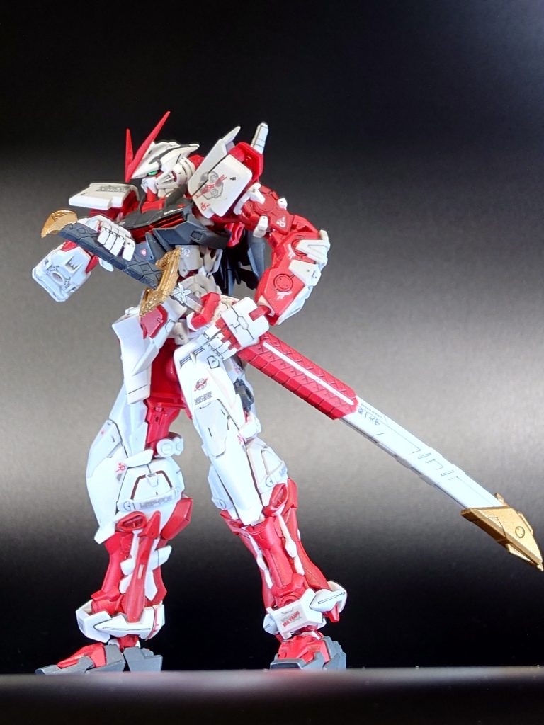 家のマウンテンサイクルに眠る内にライフルとシールドは紛失しました^^;だがこの機体はガーベラストレート1振りで全然カッコいい😎