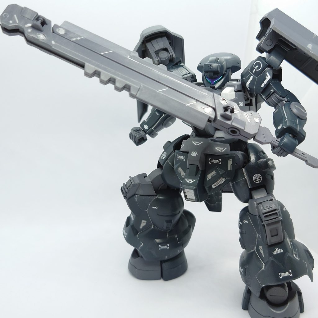 バスタープレートソードパイロットの要望で装備されている近接武器重機系の技術と鉱物が流用されている。単純な質量武器ゆえにエネルギー消費がないことでビームバズーカの運用に影響しないという利点がある。
