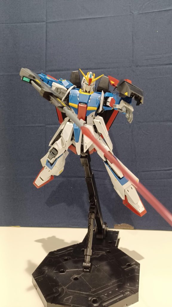 モビルスーツ形態とウェイブライダー形態で専用に別々のアクションベース用パーツついてました