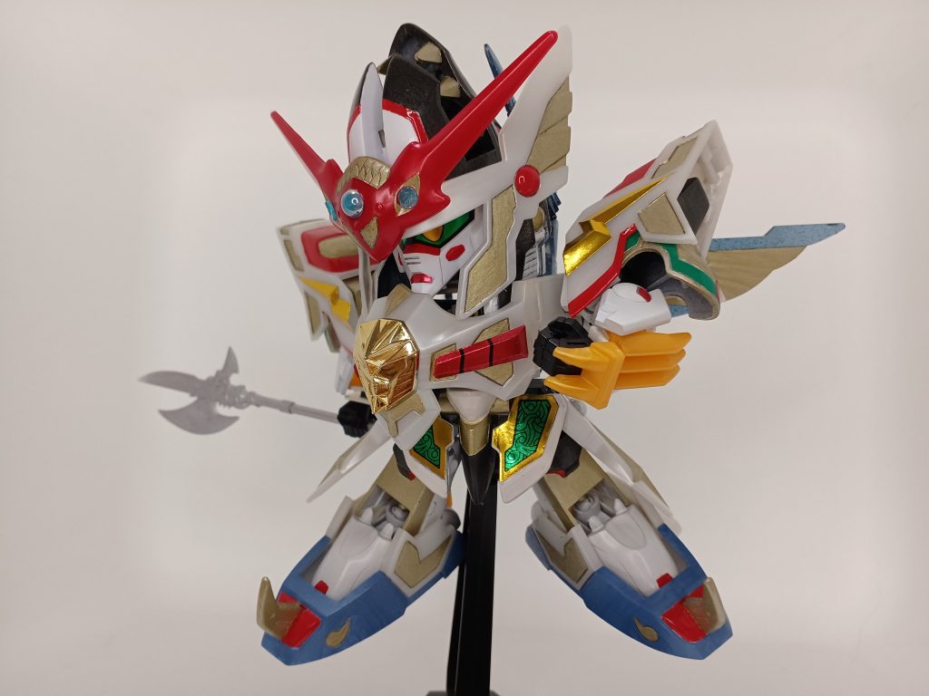 クロスシルエットのおかげで、ポージングも可能です。 