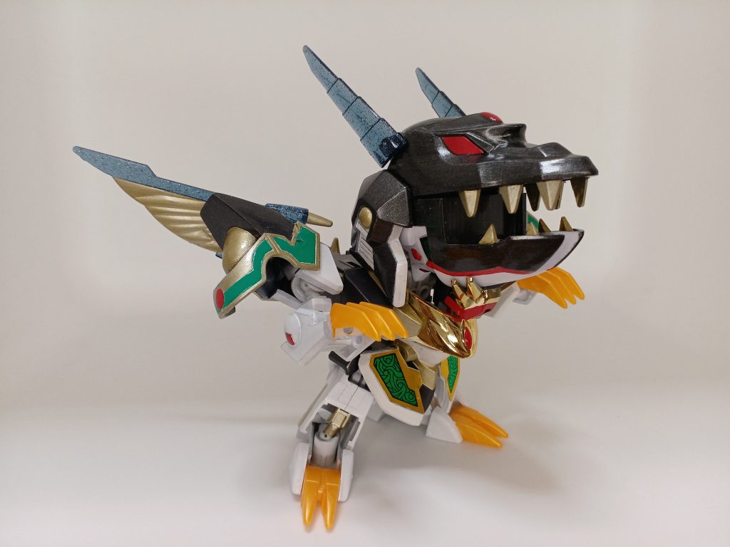 完全変形可能。口の中、下キバ増設。角も可動式。