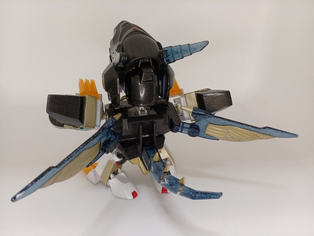 変形時、後頭部がスカスカので、クロスシルエットのジム頭を組み込みました。