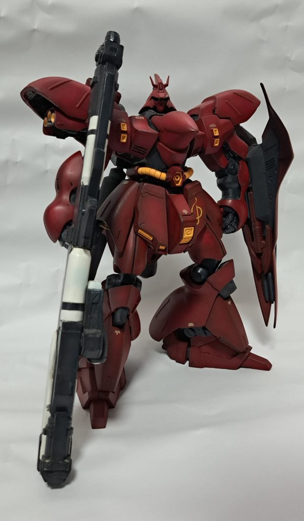 何も解らず赤を黒立ちあげ思ったよりも暗い赤で、じゃない感が・・・でもいいんです気に入ってますレジンの外装パーツを組んでますデッカイ武器が萌え～