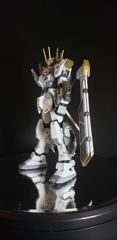 グレー部分は元々の色が好みでは無かったのでグレー2色で塗り分けしました。