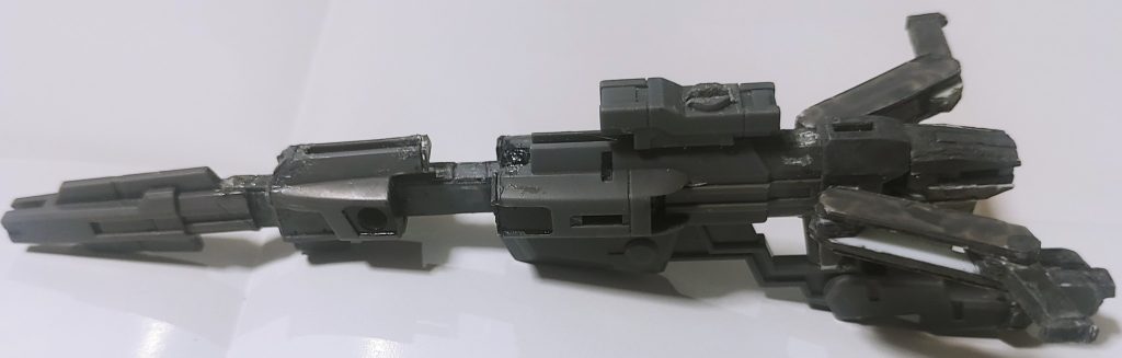 ●ロングバレル時展開するとこうなります。センサー部がビットオンのときにどっかに消えているアニメ描写は流石に可動ギミック等でなんとかなるわけもないので、丸いモールド部分に穴を開け、センサーっぽいビットが乗っかる解釈にしました。