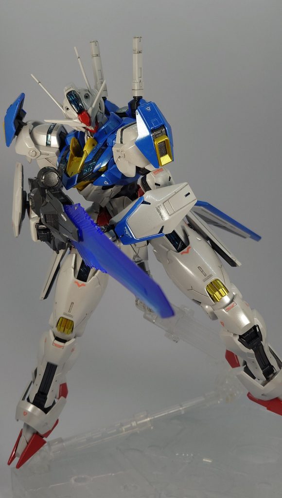 最新キットだけあって色分け、可動、作りやすさ、ほぼ完壁でした。欠点としてはエスカッシャンの一部パーツやビームライフルがポロリしやすいくらいでしょうか。