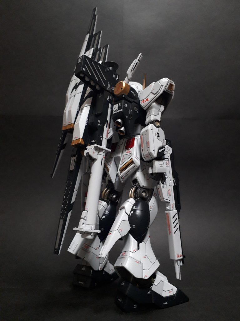 右肩後ろに「RA」のお遊び。RBコーションデカールの商品名のところを切り出して組み合わせてみました。意外と馴染んでません?