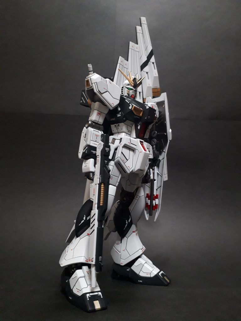 肩、フロントスカート、サイドスカート、首元、シールド、スネなど数各所にプラ板工作で形状変更。工作の腕が一向に上達しないのはなぜw。閲覧、ありがとうございました。(次回はHGサザビーかHGガンキャノンの予定です。)