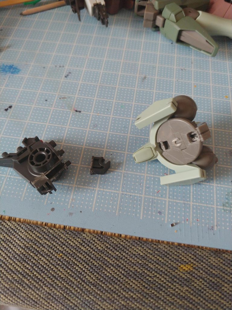 一応ちょっとですが初めて、削ったり切り離してくっ付けたりしました。