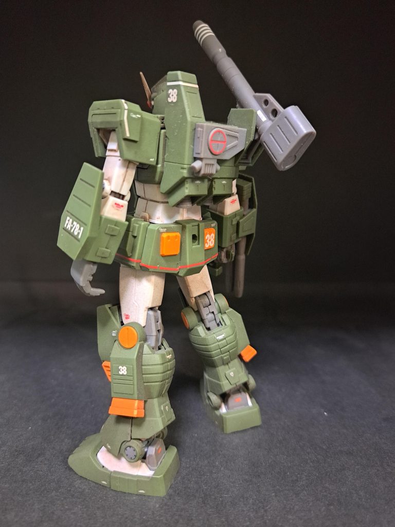 組立→光沢クリアー→デカール貼り→ミスターウェザリングカラーのグランドブラウン→つや消しスーパークリアーグレートーンで製作しました。