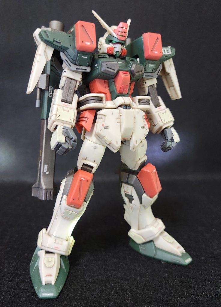 スマートでカッコいいSEED系の機体の中で、バスターガンダムはゴツゴツした兵器感の良さを感じます。そんなバスターガンダムをいつものスジボリ、プラ板貼り、部分塗装仕上げに、プラス…