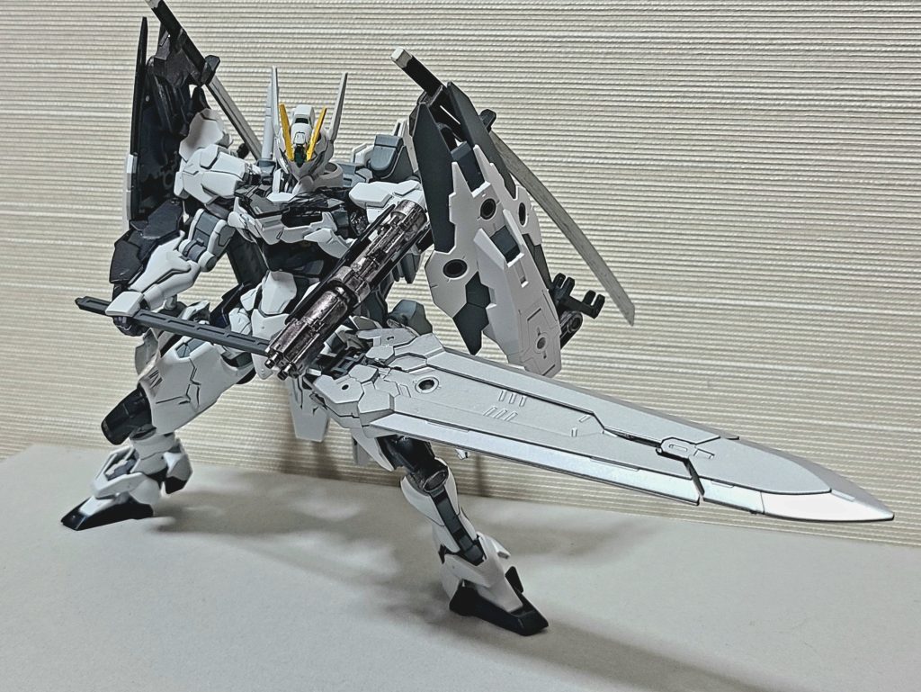 そして再びボーダーブレイカー斬機刀(30MMより拝借)を構えての一枚