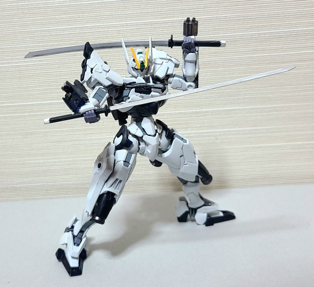 からの二刀流!こちらはホビージャパンについていた境界戦機の武装を使用しました(二個買いました)