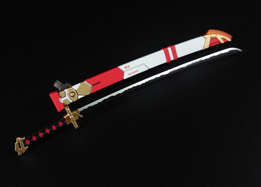 ガーベラストレート鞘は合わせ目消しとシャープ化、刀身はシャープ化のみ行いました。刃紋はマスキングにより表現してみました。