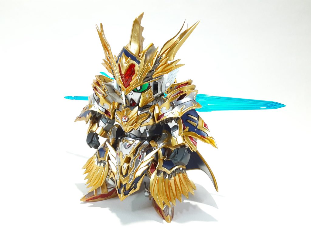 鎧のシルバーはこだわって白に近い色合いに仕上げてます