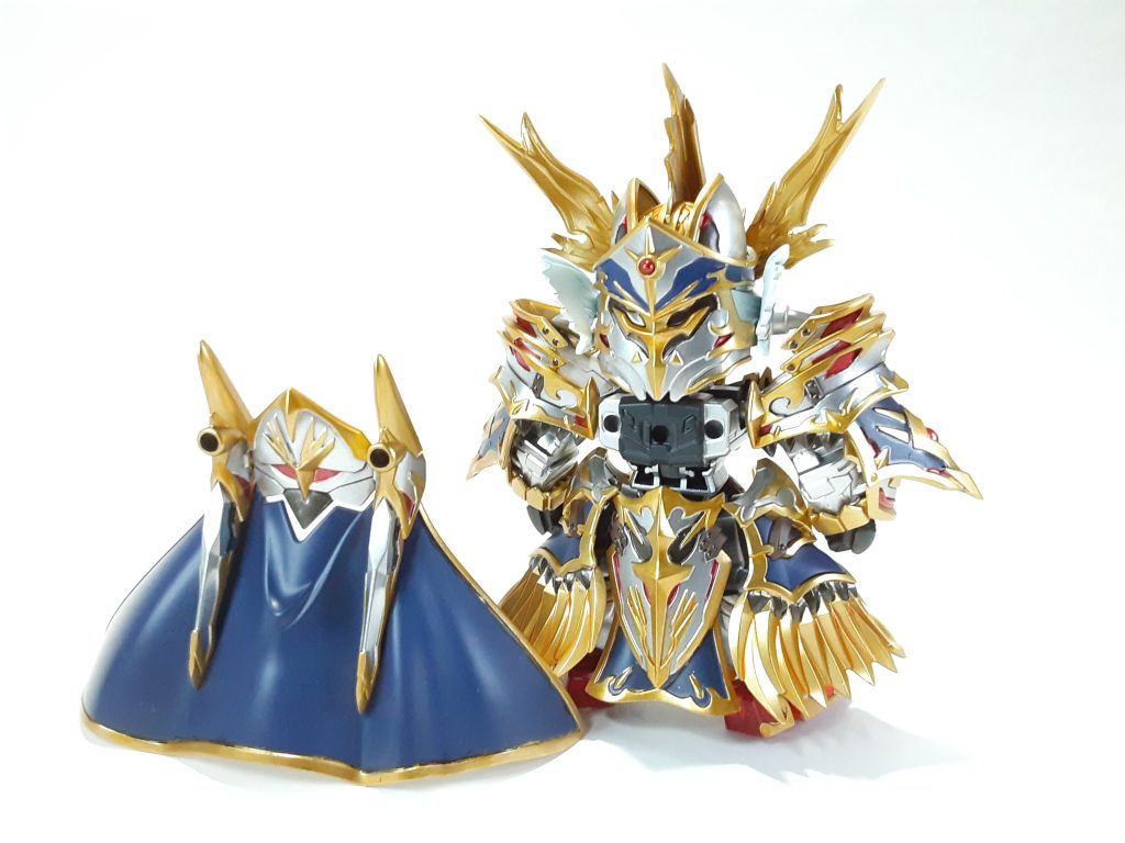 マントで覆われて見えない背面も抜かりなく塗り分けました