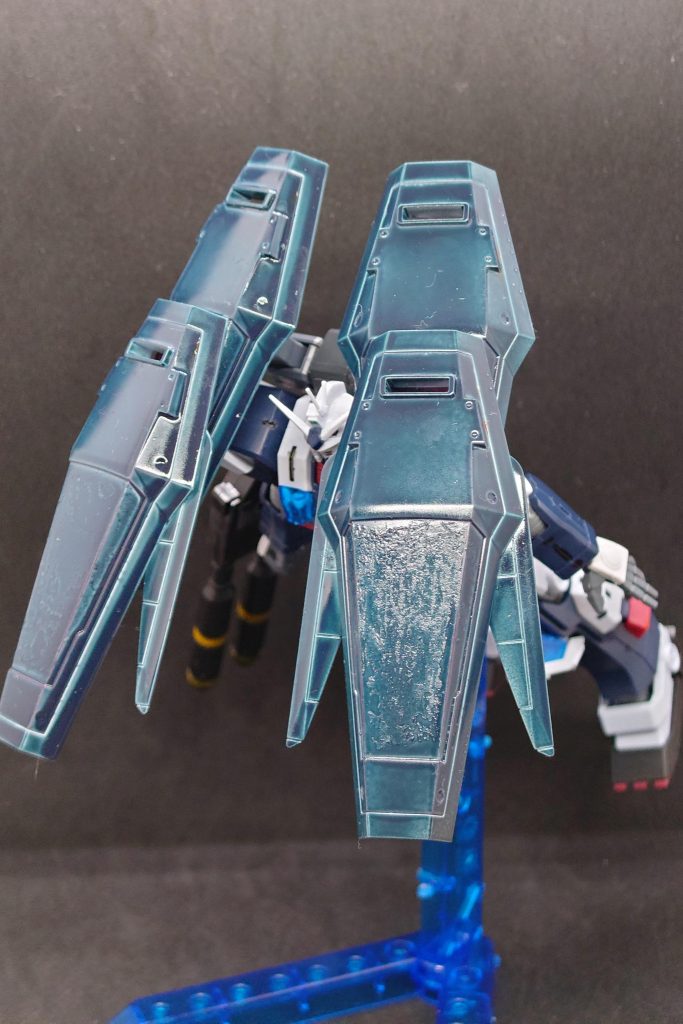 本来のフルアーマーガンダムの様に盾を構えての突撃！