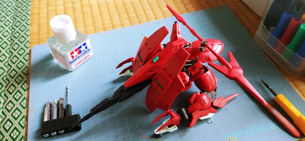 接着剤、いるかと思ったら使わなかったー。水星の魔女のキットはいろいろ捗りますね!