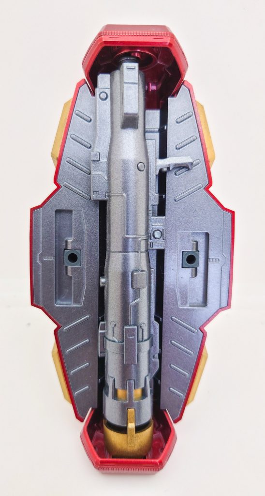 シールドの裏面にはしっかりバズーカが仕込まれてます。