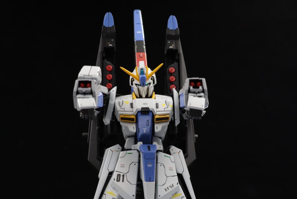 フライングアーマー内にはグレネードを。腕のも合わせて火力強化です。