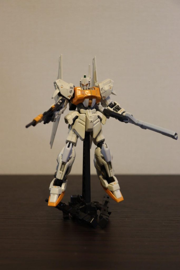 一応ノーマル百式にも出来ます。出来ますが、Gフレームはバックパック付け替え可能なので、そのうち別機体に使いそう。脚部正面部分は露出していると危なそうなので塞いでます。